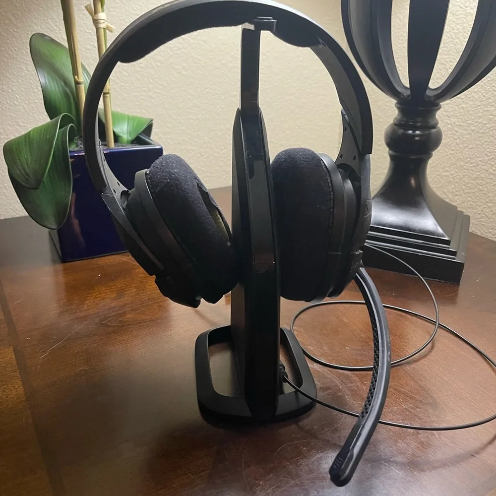 SkullCandy PS3 PS4 Bluetooth Gaming Headset with Microphone & Charging Station